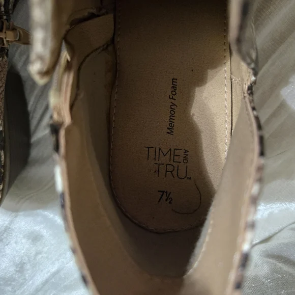 Snakeskin Ankle Boots By Time And Tru Size 7 1/2 EUC - Picture 3 of 8